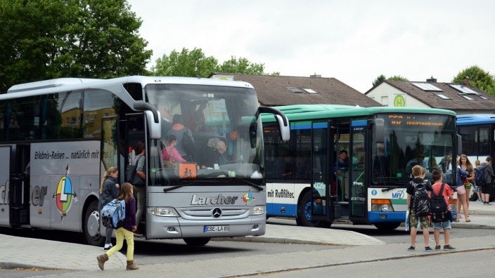 Infrastruktur: Im Landkreis Erding fahren täglich tausende Schüler mit dem Bus zur Schule und zurück nach Hause.