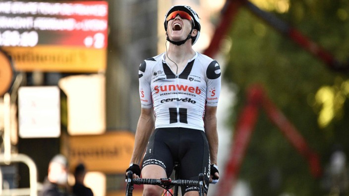 Tour de France: Allen Grund zur Freude: Sunweb-Fahrer Sören Kragh Andersen bei der Zieleinfahrt.
