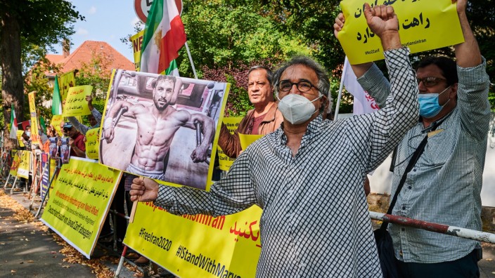 Demonstration gegen Hinrichtung von Ringer Afkari im Iran