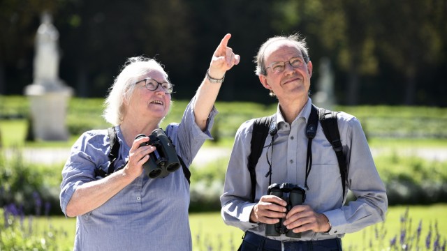 SZ-Serie: München natürlich: Hildegard Pfister und ihr Ehemann Franz Hammerl-Pfister beobachten seit Langem die Vögel im Nymphenburger Park.