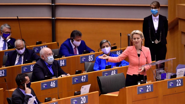 Rede der EU-Kommissionspräsidentin: Die EU-Kommission mit Präsidentin Ursula von der Leyen an der Spitze stellt mit einem Kriterienkatalog klar, welche wirtschaftlichen Aktivitäten grün sind. Die Entscheidung zu Gas- und Atomkraftwerken ist hoch umstritten.