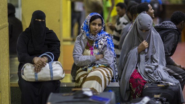 Frauen in Addis Abeba, aus Saudi-Arabien ausgeflogen