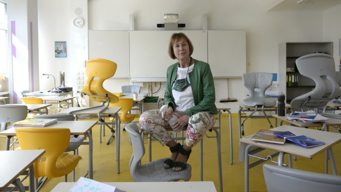 Corona in München: Wenn der Klassenraum leer bleiben muss, stellt Schulleiterin Regina Lotterschmid auf Videounterricht um. Sie sei auf alle Eventualitäten vorbereitet.
