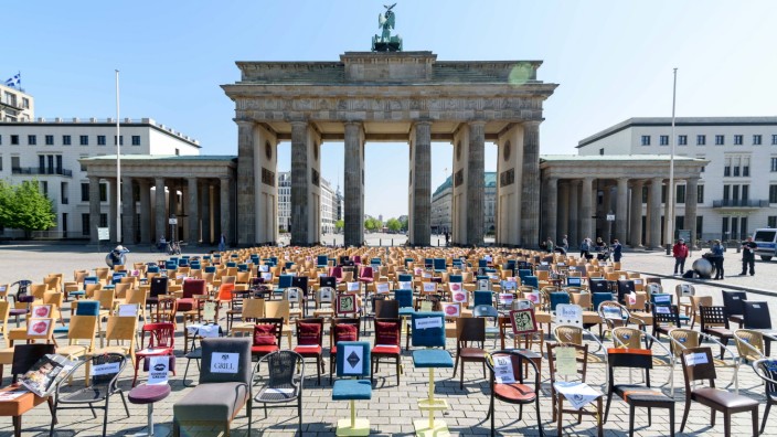 Gastronomen, Veranstalter und Hoteliers protestieren in Berlin gegen unzureichende Corona-Hilfen
