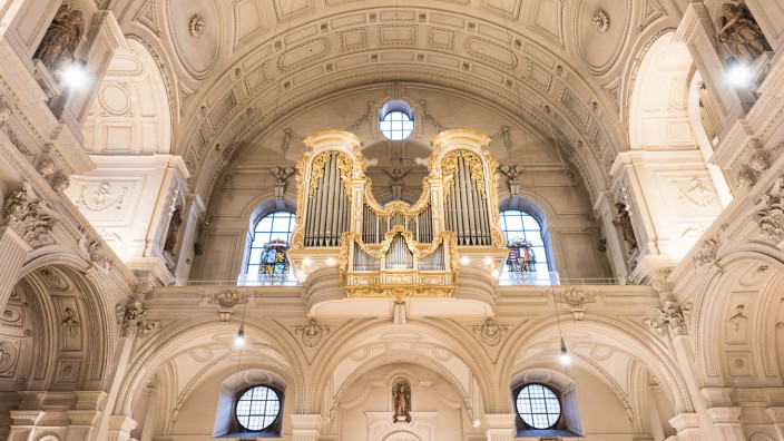 Klassische Musik: Die Orgel von Sankt Michael - ein "Metal Angel" - ist einer der Stars des Orgelherbsts.