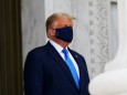 Donald Trump mit Maske während der Corona-Pandemie