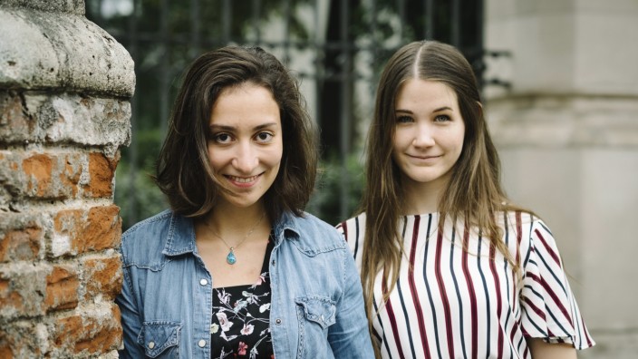 Klimawandel: Ophelia Wach (links) und Vanessa Zwisele wollen eine La-Ola-Welle für den Klimaschutz um die ganze Welt schicken.