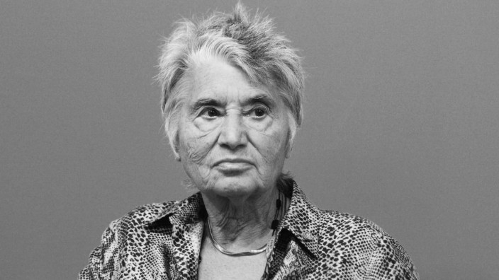 Nachruf auf Ruth Klüger: Ruth Klüger wurde 1931 in Wien geboren. Als sie mit 60 Jahren plötzlich wieder auf Deutsch schrieb, hörte man das heraus.