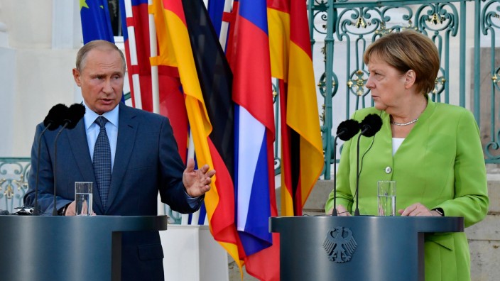 Tiergarten-Prozess: Angela Merkel und Wladimir Putin 2018 auf Schloss Meseberg.