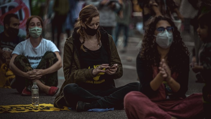 September 25, 2020, Barcelona, Catalonia, Spain: Environmental activists demonstrate against climate change. Fridays Fo