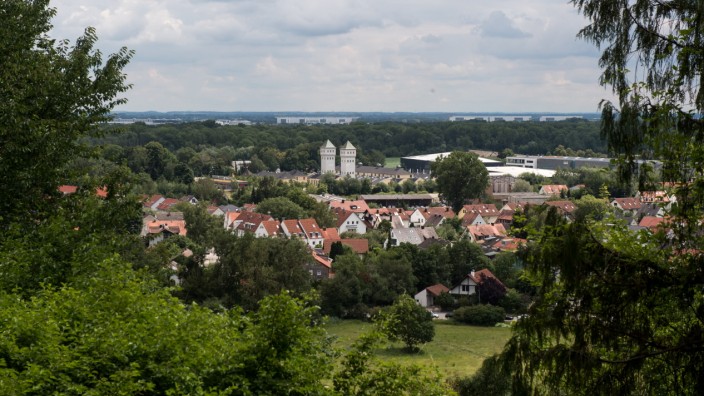 Initiative der Stadt Freising: Seiner Lage zwischen Hügeln verdankt Freising ausgedehnte und naturnahe Grünflächen in der Stadt, hier der Blick vom Weihenstephaner Berg.