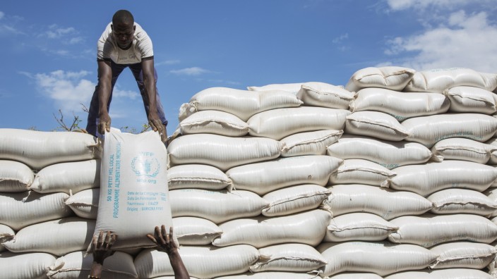 World Food Programm, Offloading WFP food assistance, Burkina Faso, Sanmatenga, Kaya