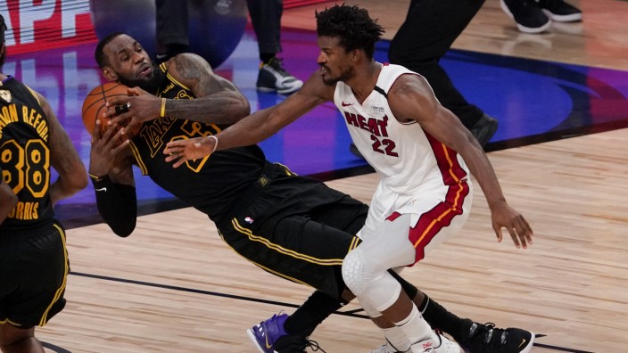 NBA-Finals: Die Protagonisten: LeBron James (links) von den Lakers gegen Jimmy Butler (Miami Heat).