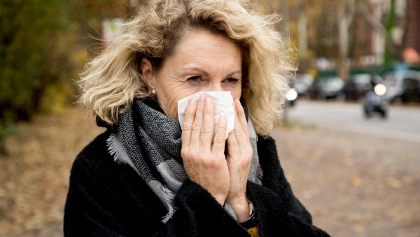 Schnupfen und Co.: Was wirklich bei Erkältungen hilft