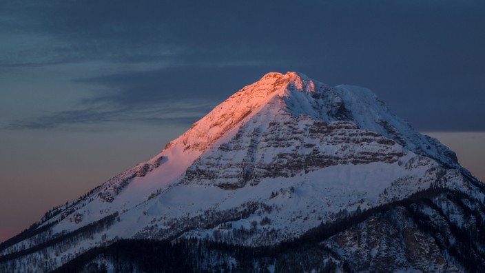 Ötscher: Eine Besteigung des Ötscher, der trotz seiner nur 1893 Meter Höhe imposant wirkt, lässt einen auch dessen ruhige Seite erleben.