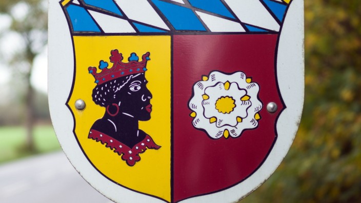 ECHING: Landkreis-Wappen an der südlichen Landkreisgrenze (richtung Unterschleissheim) mit dem Freisinger Mohren