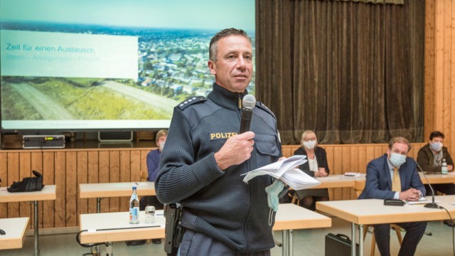 Bürgerversammlung: Martin Heinrich, stellvertretender Inspektionsleiter der Polizei, berichtet von vergleichsweise ruhigen Zeiten für die Beamten.