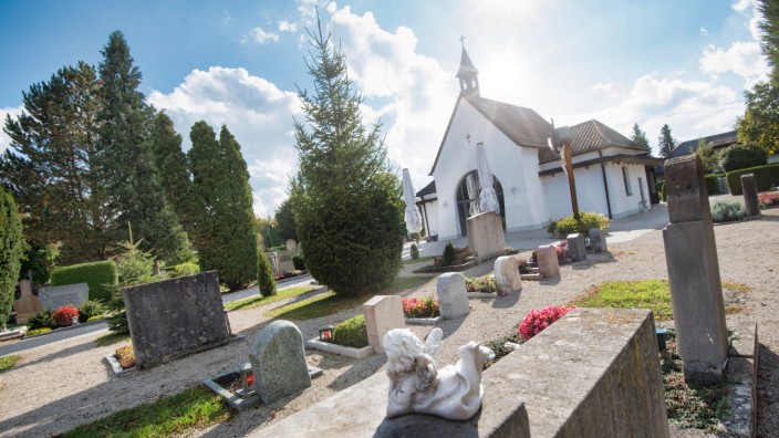 Krailling: Der Friedhof ein Corona-Hotspot? Das will Kraillings Bürgermeister unbedingt vermeiden.