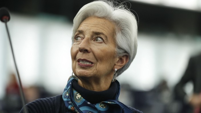 Geldpolitik: "Wir müssen unseren engen Blick auf Geldpolitik erweitern," sagt Notenbankchefin Christine Lagarde bei einer ersten Gesprächsrunde mit der Zivilgesellschaft und Nicht-Regierungsorganisationen.