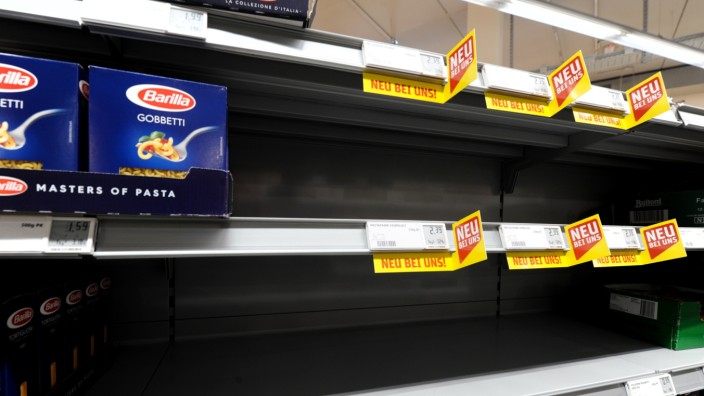 Supermarkt in München während der Corona-Krise, 2020