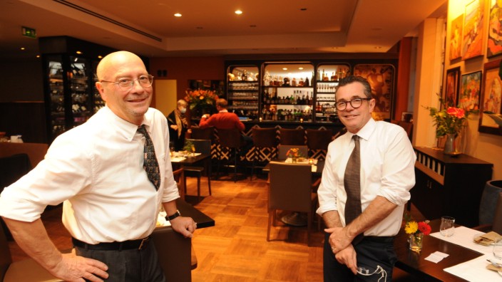 Lokalrunde: Viel geräumiger als das alte: Roger Baranda (links) und Roland Dimpfl im neuen Restaurant Makassar.
