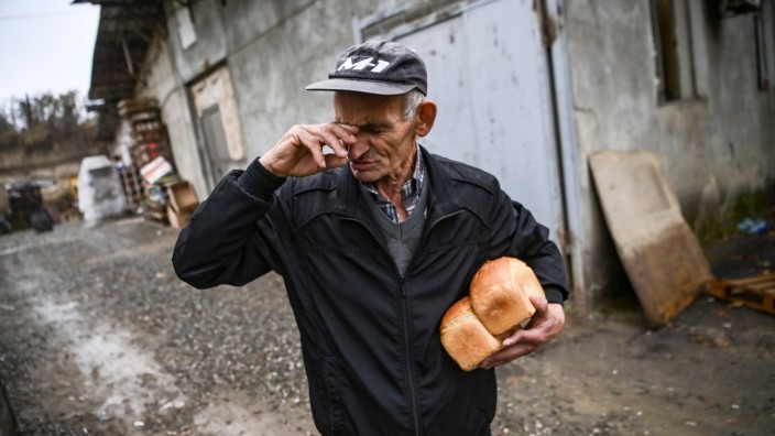 Bergkarabach: Ein älterer Mann in Stepanakert, dem Hauptort von Bergkarabach