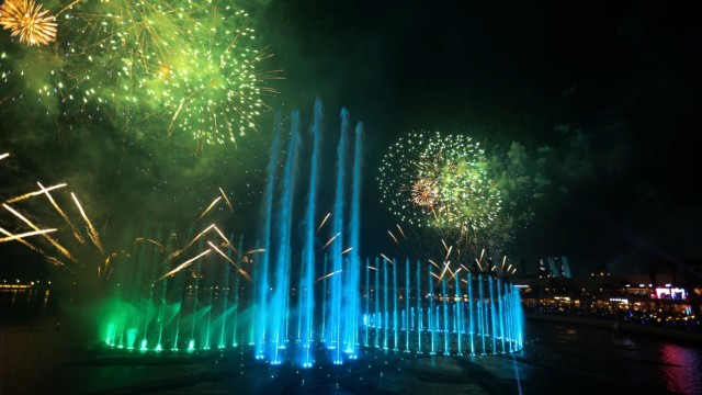 Attempt to break the Guinness World Record for the world's largest fountain in Dubai
