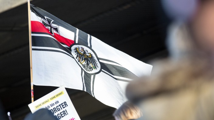 Koeln Reichskriegsflagge bei der Pegida Demo Pegida schuetzt in Koeln am 09.01.2016 Copyright: Schülerx/xEibner-Pressef