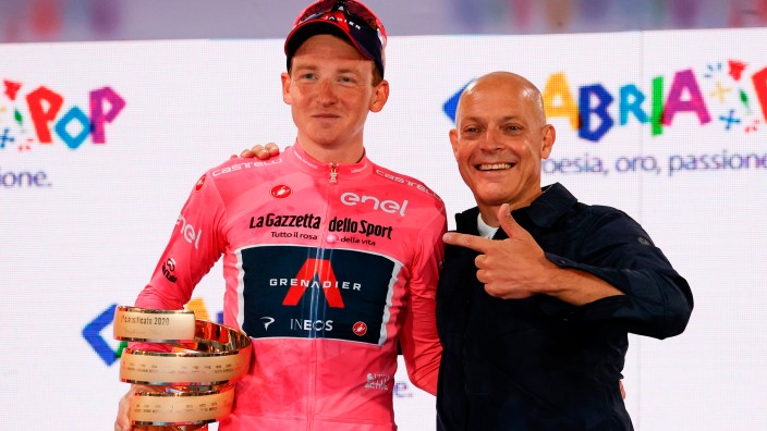 Radsport: Ineos-Boss David Brailsford (r.) und Giro-Sieger Tao Geoghegan Hart.