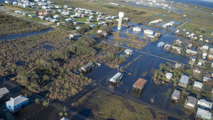 Wirbelsturm: In Grand Isle/Louisiana wurden zahlreiche Häuser überschwemmt.