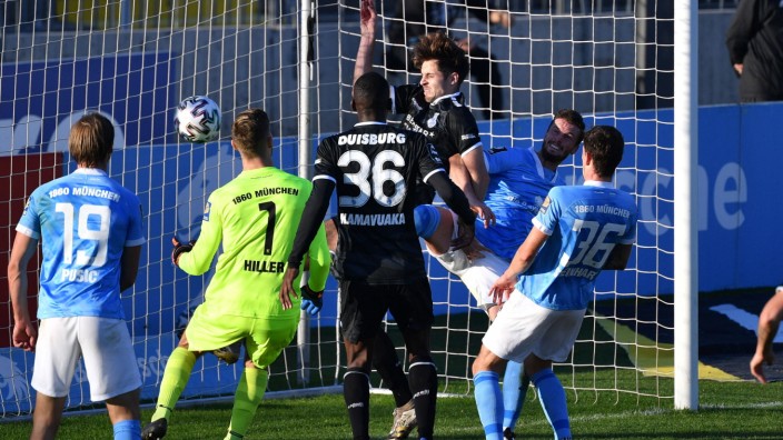 Tobias FLECKSTEIN (DU,3.v.re) schiesst das Tor zum 0-1 , Strafraumszene , Aktion. Fussball 3.Liga,Liga3, TSV 1860 Muench; 1860 - Duisburg