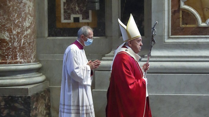 NO FRANCE - NO SWITZERLAND: Novenber 5,2011 : Pope Francis celebrates Holy Mass in suffrage of the deceased Cardinals a
