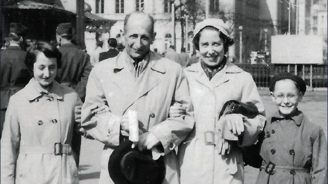 Familie Mühlstein: Tochter
Eva, Robert mit Frau Margarete
und Sohn Jan ca. 1960
