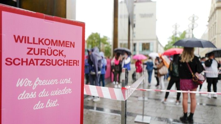 Shoppen in München nach Lockerungsmaßnahmen in der Corona-Krise, 2020
