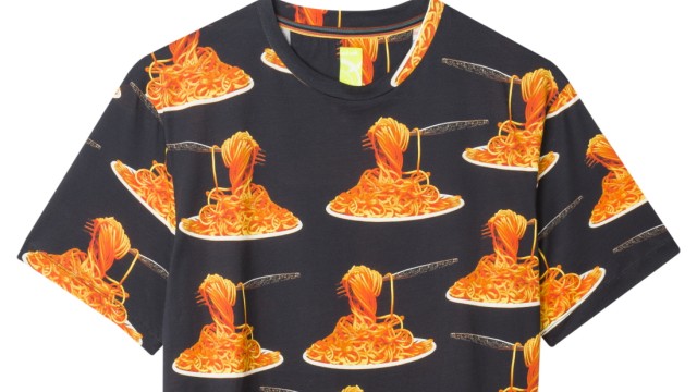 Star-Designer Paul Smith: Zum Jubiläum: ein Spaghetti-mit-Tomatensoße-Hemd aus der aktuellen Kollektion.