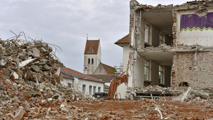 Bauen: In zwei Abschnitten wurden die alten Gebäude der Berufsschule in Fürstenfeldbruck abgerissen und wieder neu aufgebaut.