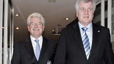 CSU vs. FDP: Martin Zeil (FDP) gegen Horst Seehofer (CSU): Der Streit zwischen den Koalitionspartnern geht weiter.