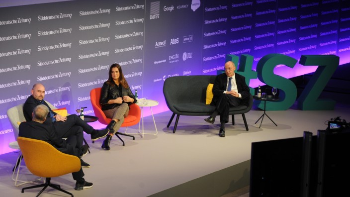 Talkabend: Reden über Ost und West: Lars Dittrich, Katarina Witt, Gregor Gysi sowie Moderator Marc Beise (ganz links).