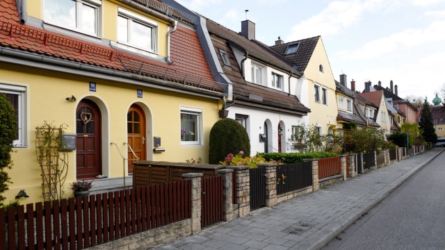 Ramersdorf: Das gleiche Schicksal droht auch sieben Anwesen an der Weiskopfstraße.