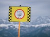 Corona in Österreich: Hinweisschild für gesperrte Skipiste am Kitzsteinhorn