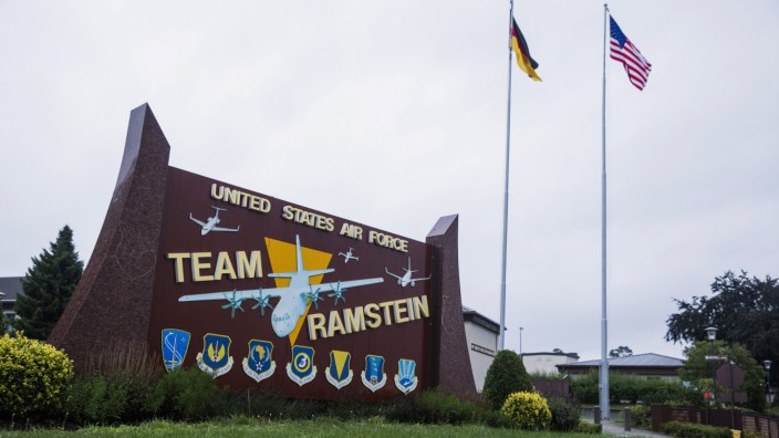 Air Base: Auch von hier aus führen die USA den weltweiten Drohnenkrieg: Air Base Ramstein in Rheinland-Pfalz.