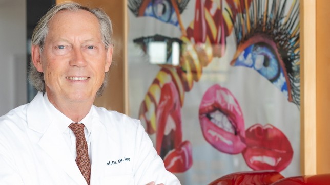 Plastische Chirurgie: Schönheitschirurg Werner Mang muss in diesem Jahr stark veränderte Wünsche seiner Patienten erfüllen. Er selbst ist noch immer "zu ängstlich für eine Schönheits-OP".