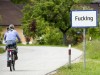 Österreich: Ortseingang des Dorfs "Fucking"