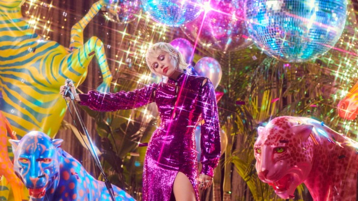 "Plastic Hearts" von Miley Cyrus: Sängerin Miley Cyrus: Ist das vielleicht Rock? Also das, was er heute bedeuten könnte?