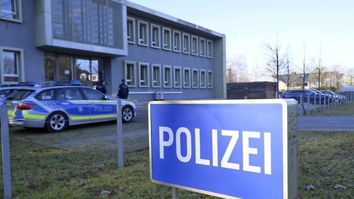 Grünwald: Ein Schatten liegt auf der Polizeiinspektion in Grünwald, nachdem der frühere Leiter im Juni 2019 plötzlich suspendiert wurde.