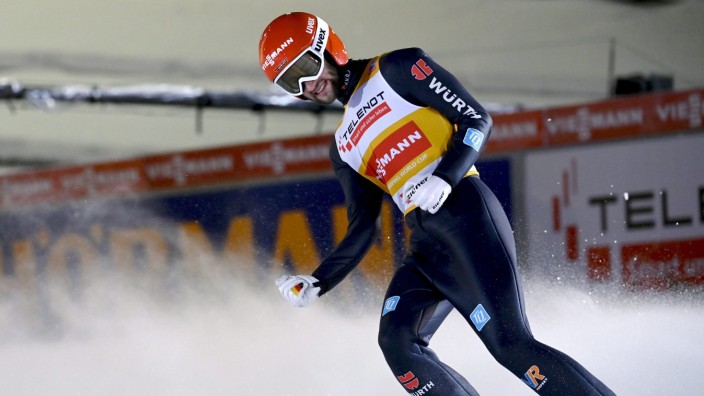 Skispringen: Sichtlich glücklich: Markus Eisenbichler nach seinem Sprung.