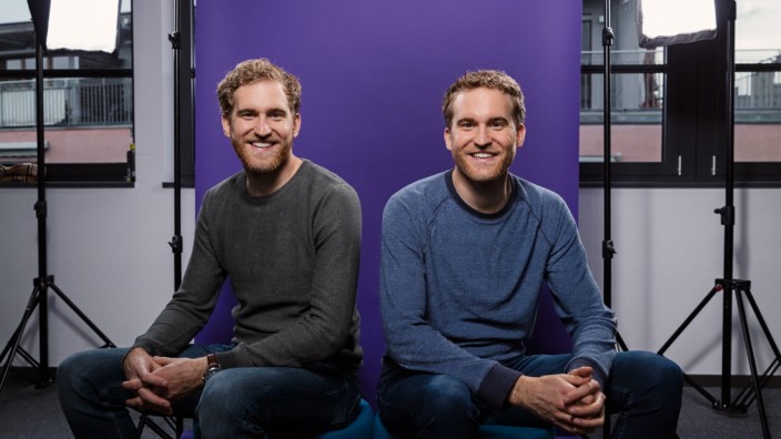 Start-up: Posieren klappt schon, Gewinne sollen folgen: Start-up-Gründer Alexander Michel (links) und Benjamin Michel.
