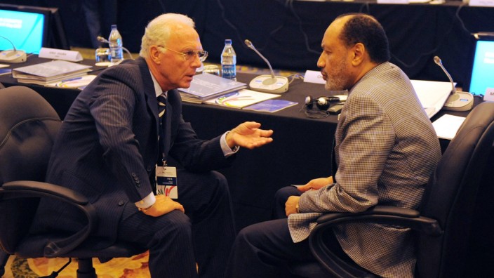 Affäre um WM 2006: Franz Beckenbauer (links) und Mohamed bin Hammam bei einem Fifa-Kongress 2009.