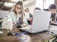 New Robotics Center in Kiev; Mädchen mit Computer