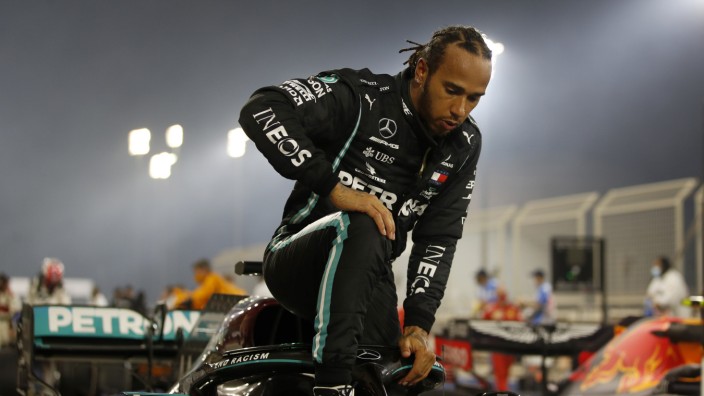 Formel 1: Geht vor dem Coronavirus in die Knie: Lewis Hamilton muss jetzt erst einmal pausieren.
